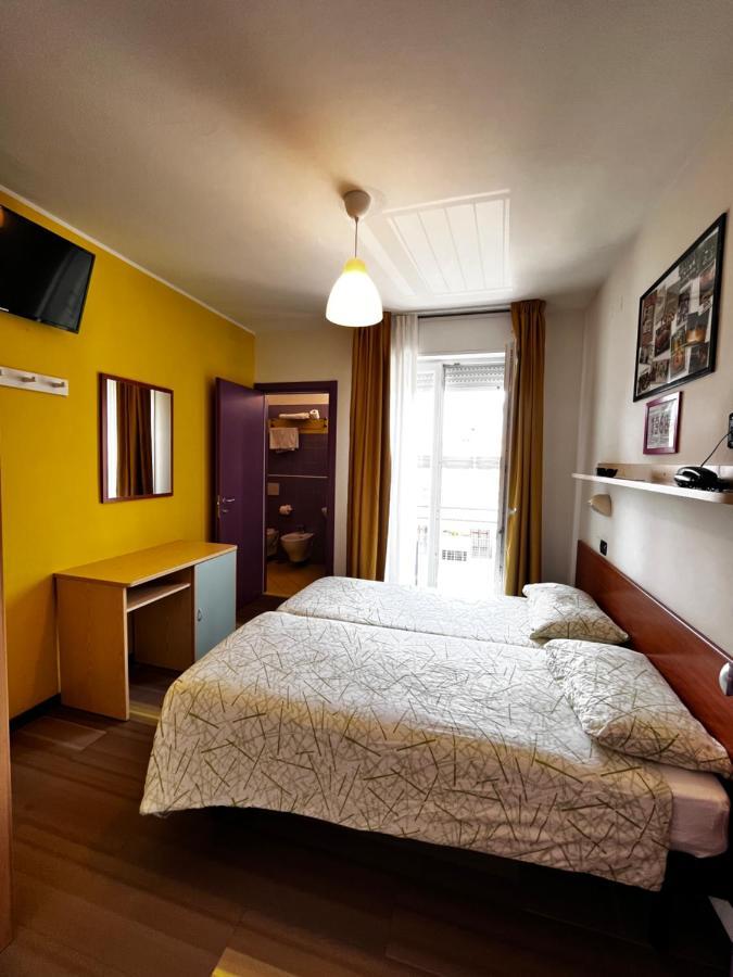 Hotel Morfeo - Young People Hotels (Adults Only) Rimini Exterior foto